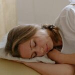 La fisiatria è una specializzazione medica dedicata alla diagnosi e al trattamento di patologie che limitano le funzionalità fisiche della persona. Questa branca della medicina si avvale di terapie non chirurgiche per ripristinare l’autonomia e migliorare la qualità della vita dei pazienti affetti da disabilità temporanee o permanenti.